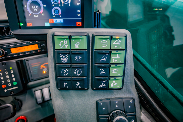 The colour labelled switches of the telehandler KT276 from Kramer.