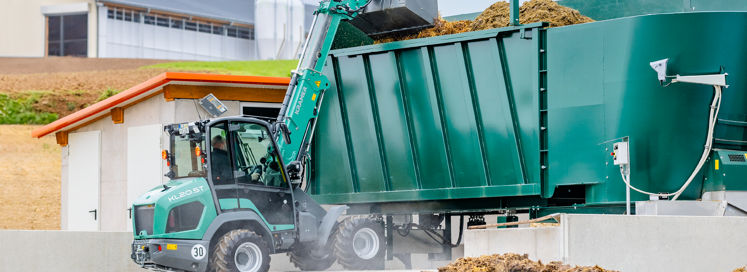 KL20.5T telescopic wheel loader loading a container