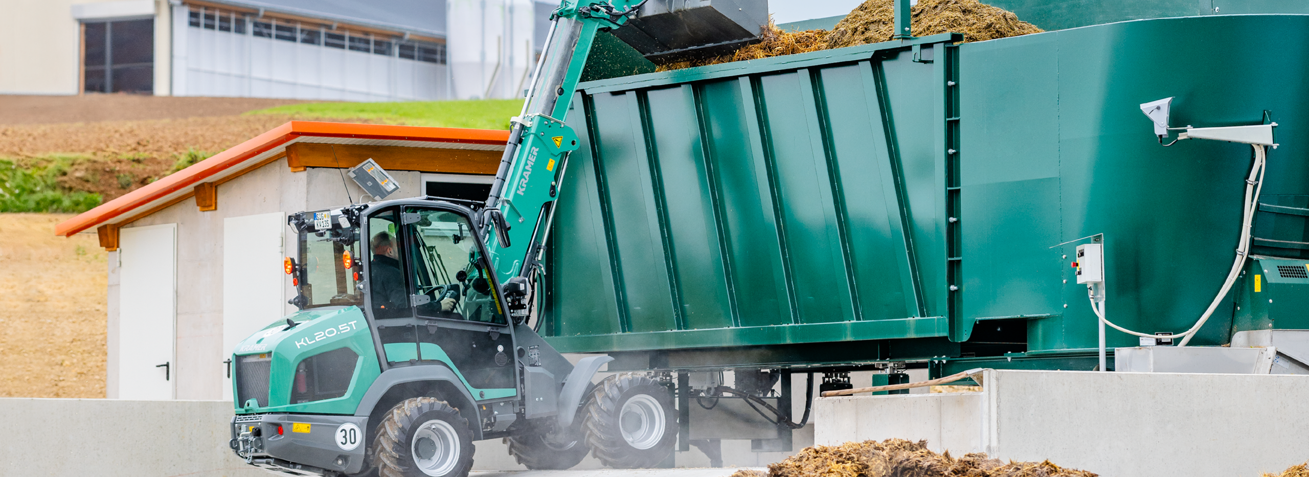 Kramer Telescopic wheel loader loading a container