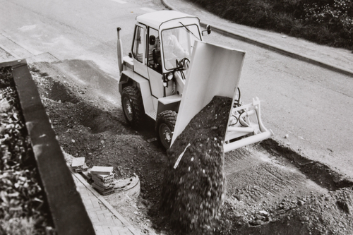 die Kramer Seitenschwenkschaufel befüllt Baustelle