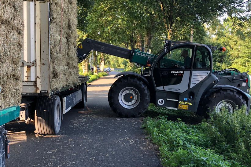 KT457 Chargement de balles de foin