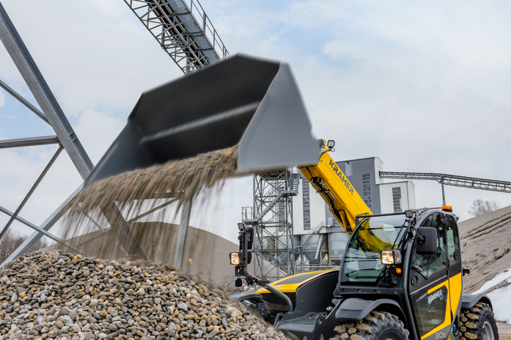 The Kramer 3106 telehandler has an shaking function.