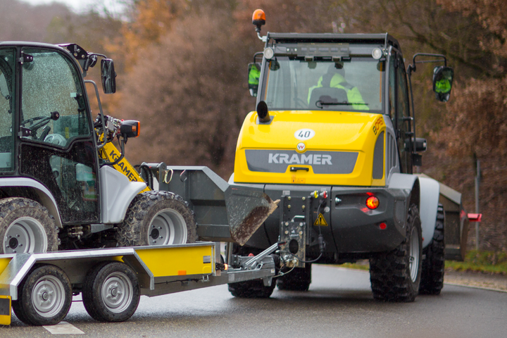Road transport with mounted attachments is possible in compliance with the legal requirements.
