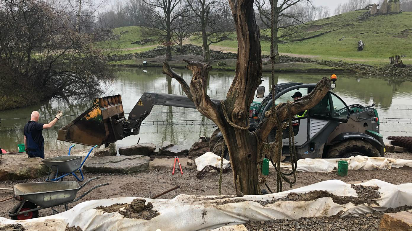 Kramer KT457 dans l'enclos des singes