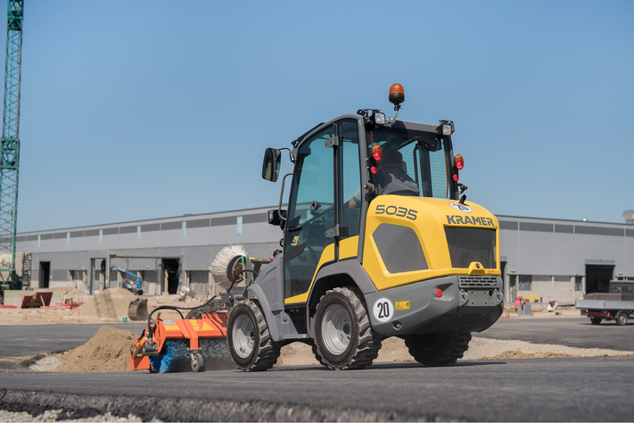 Kramer Radlader 5035 mit Tuchel Kehrmaschine