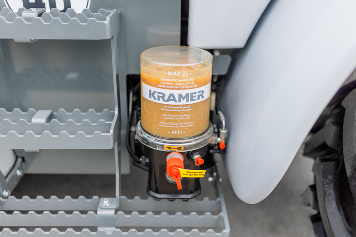 The central lubrication unit of the 8 series from Kramer.