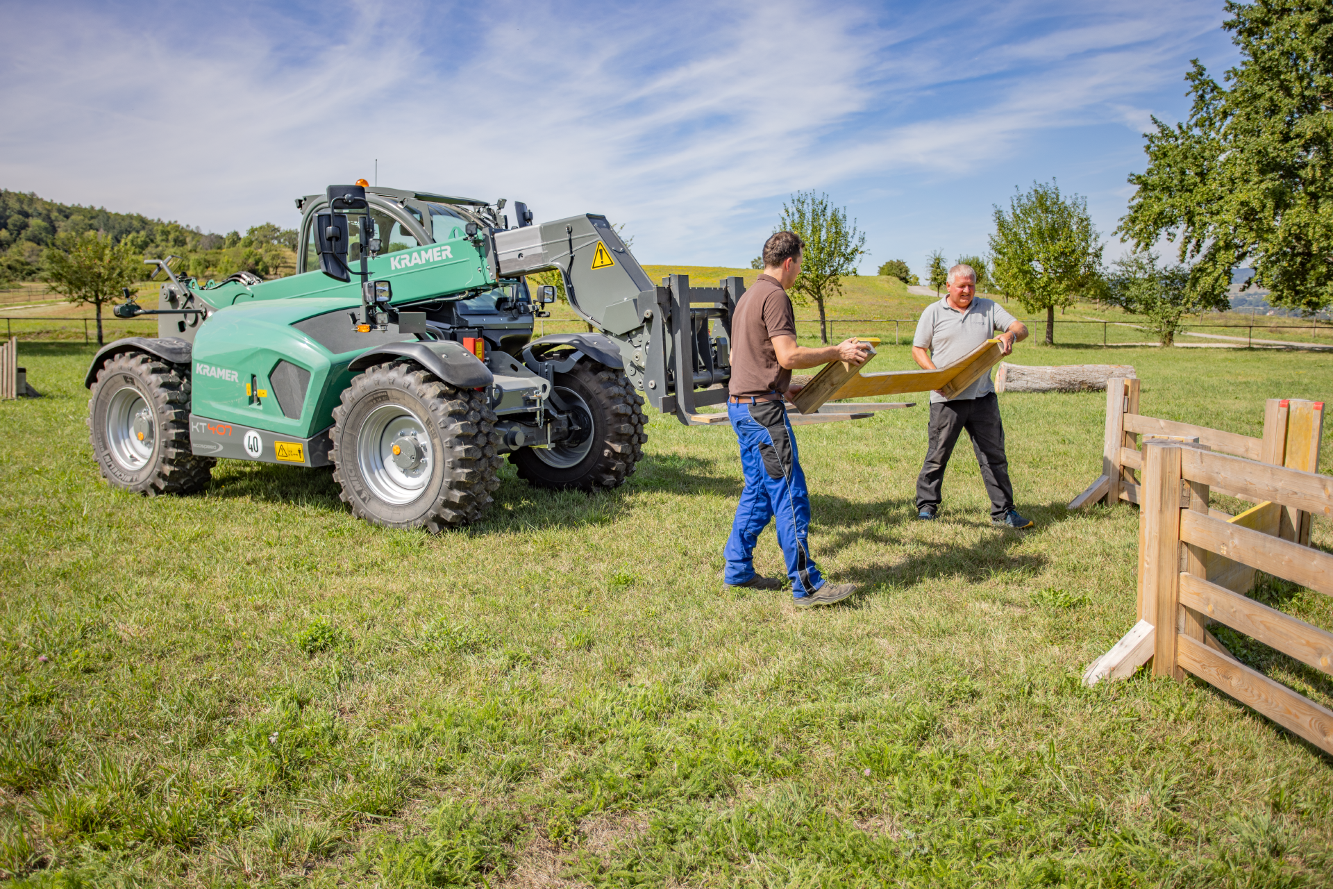 The Kramer KT407 telehandler is multifunctional.