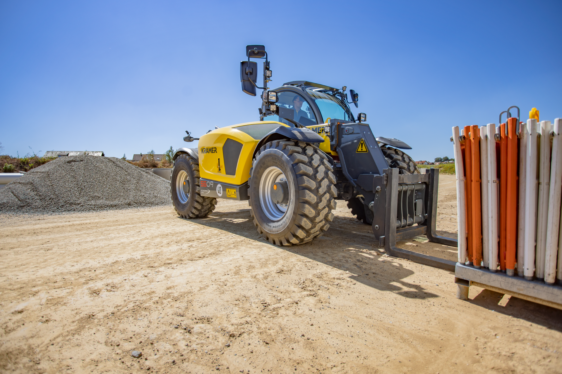 The Kramer telehandler 5509 while working on a construction site.