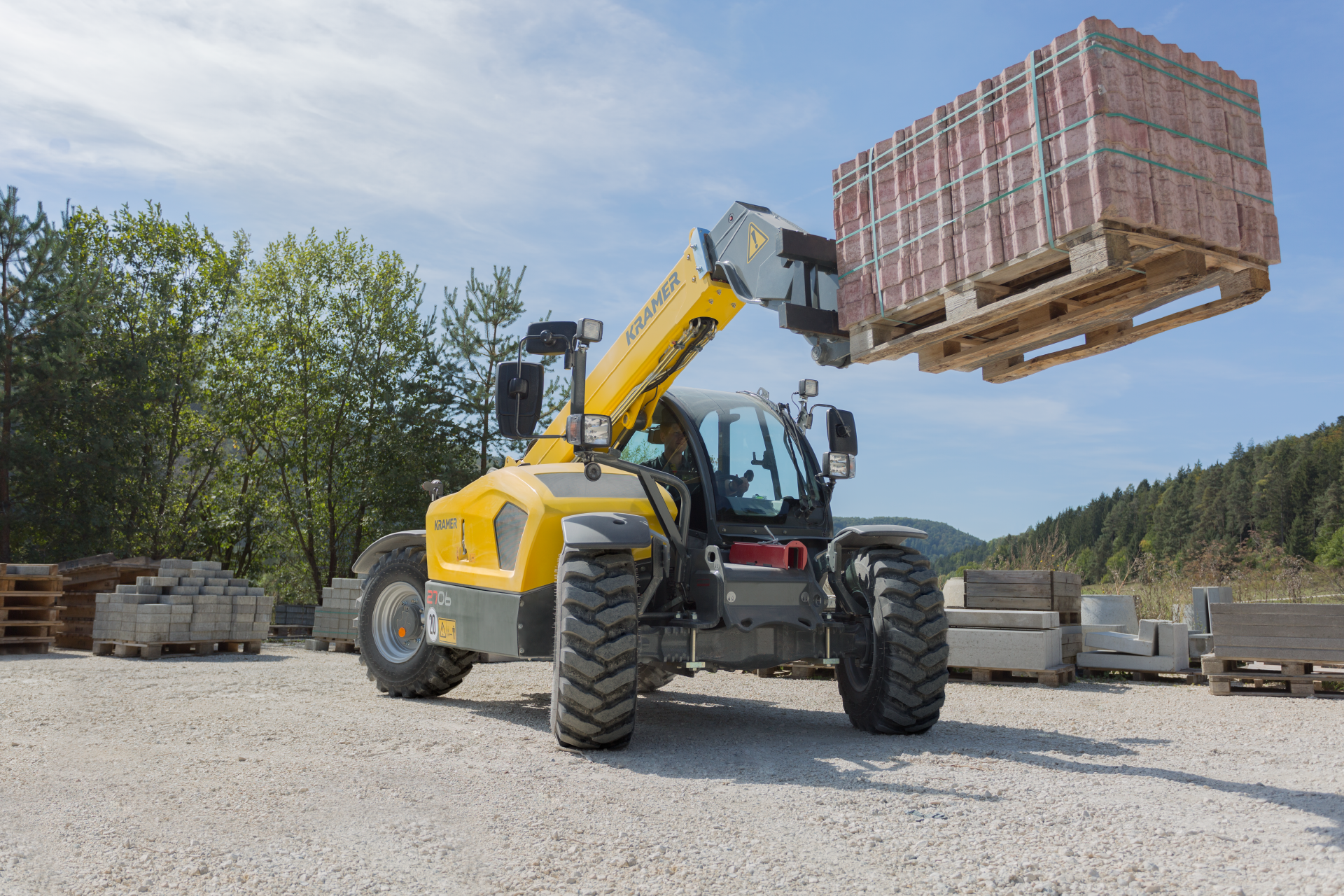 The efficient compact genius 2706 while transporting a stone pallet.
