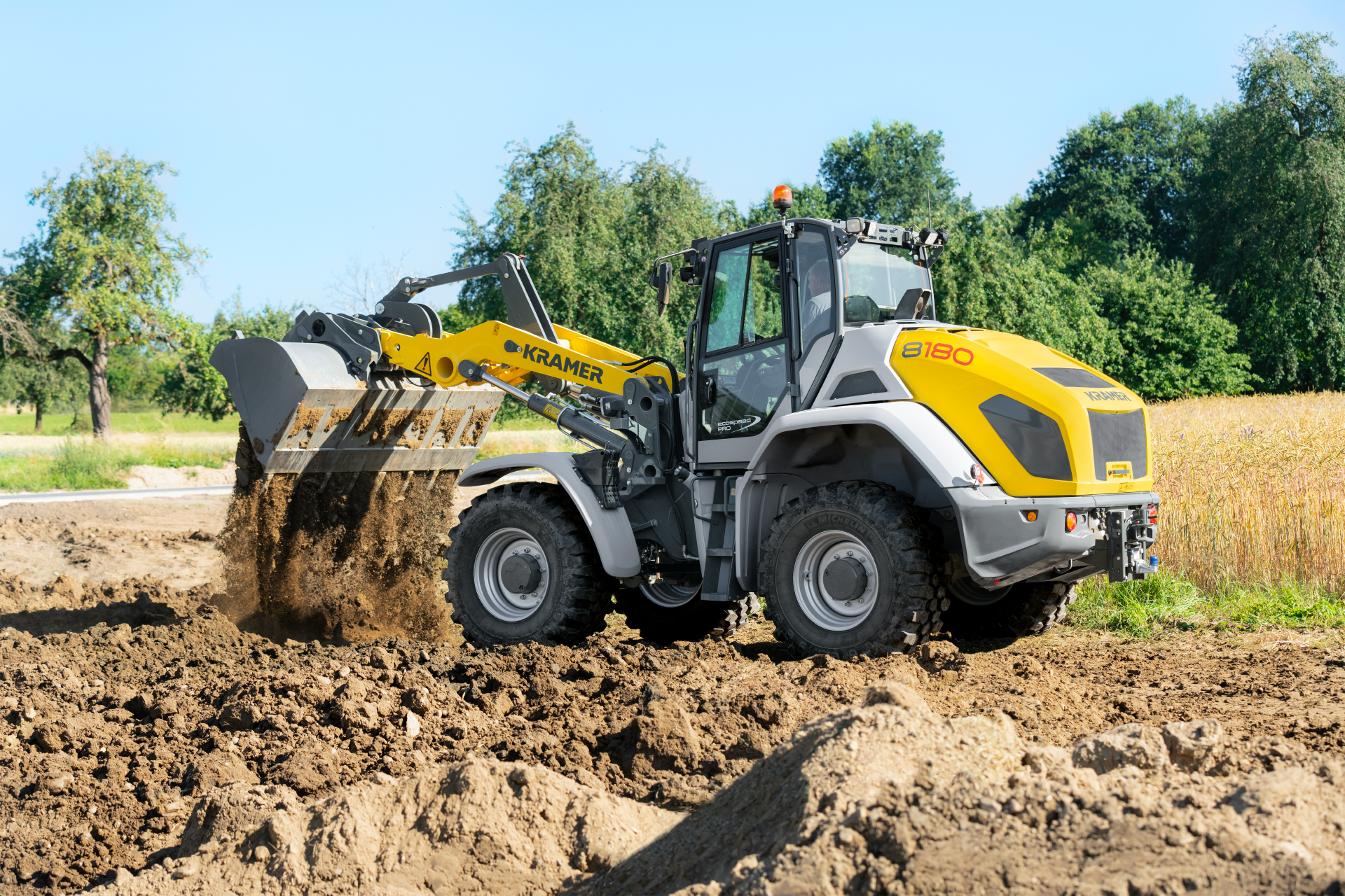 The robust 8180 with maximum performance at soil works.