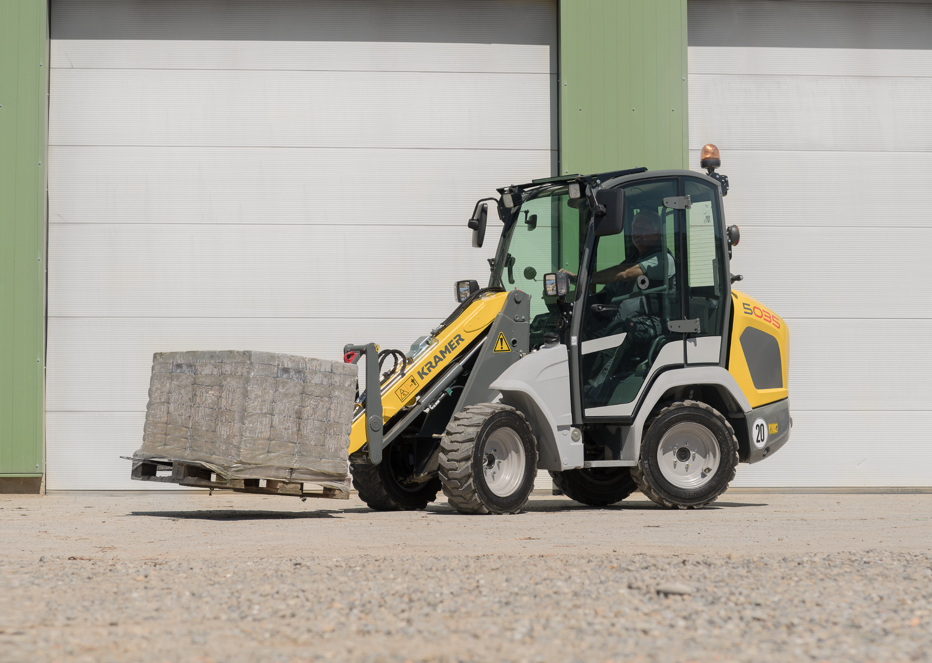 The compact 5035 while transporting a stone pallet.
