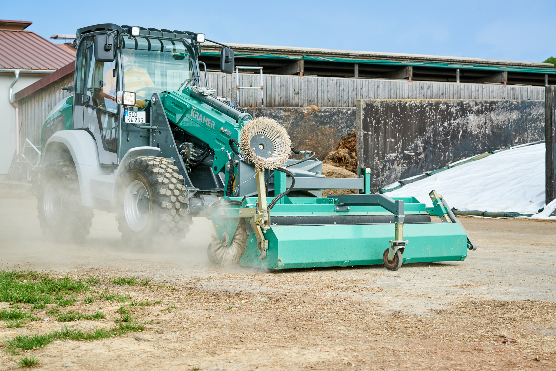 The Kramer telescopic wheel loader KL25.5T while cleaning farm access roads.