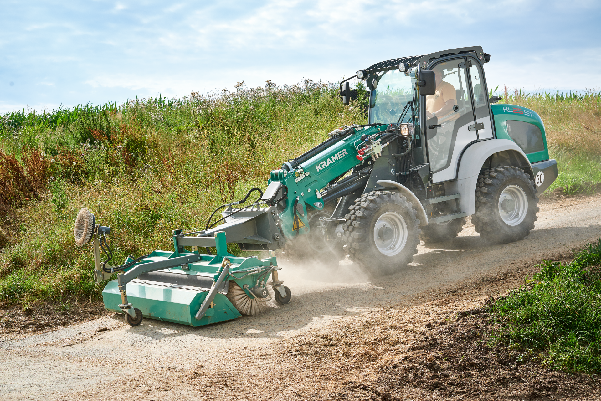 The Kramer telescopic wheel loader KL25.5T while cleaning a street.