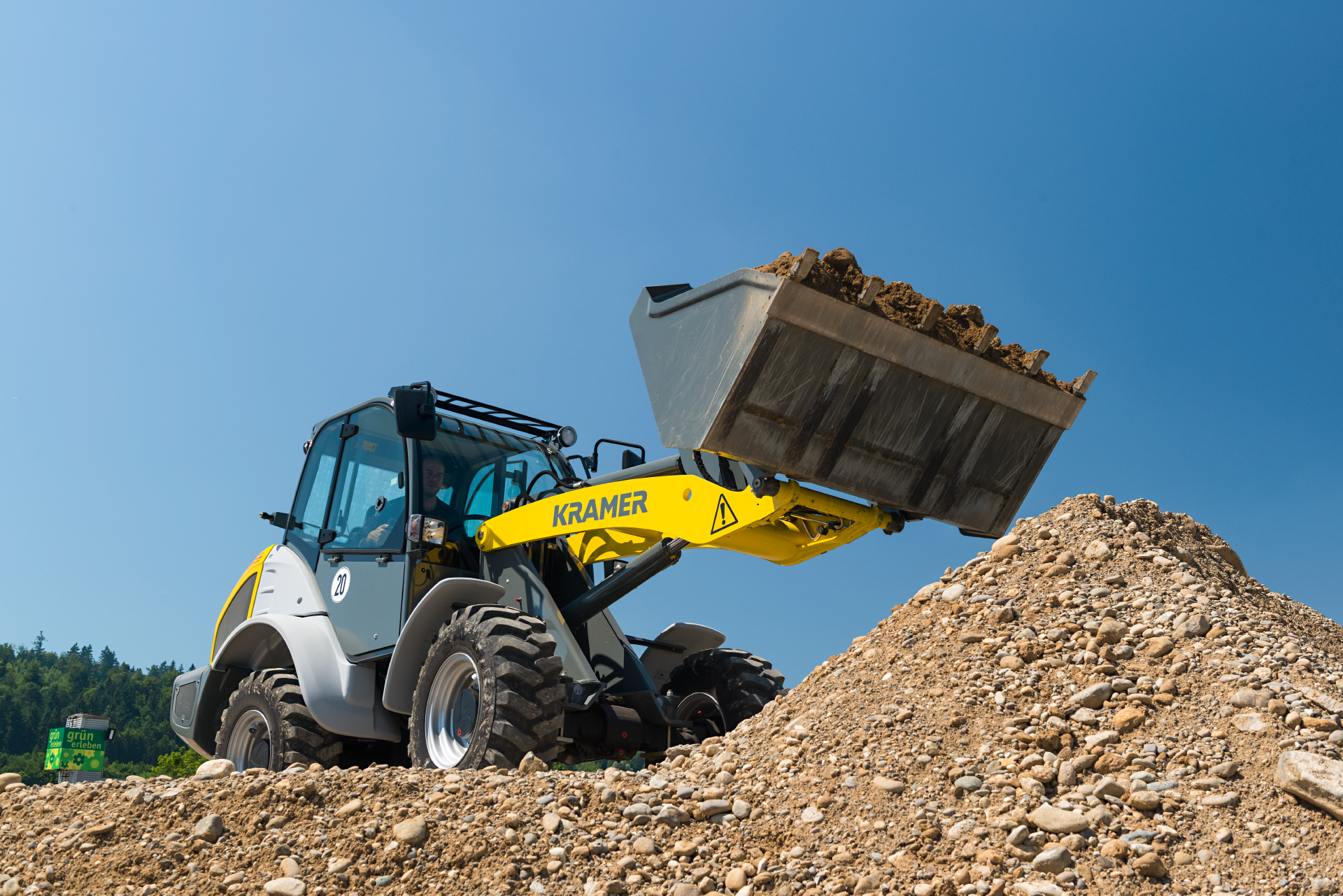 The Kramer wheel loader 5085 while transporting soil.