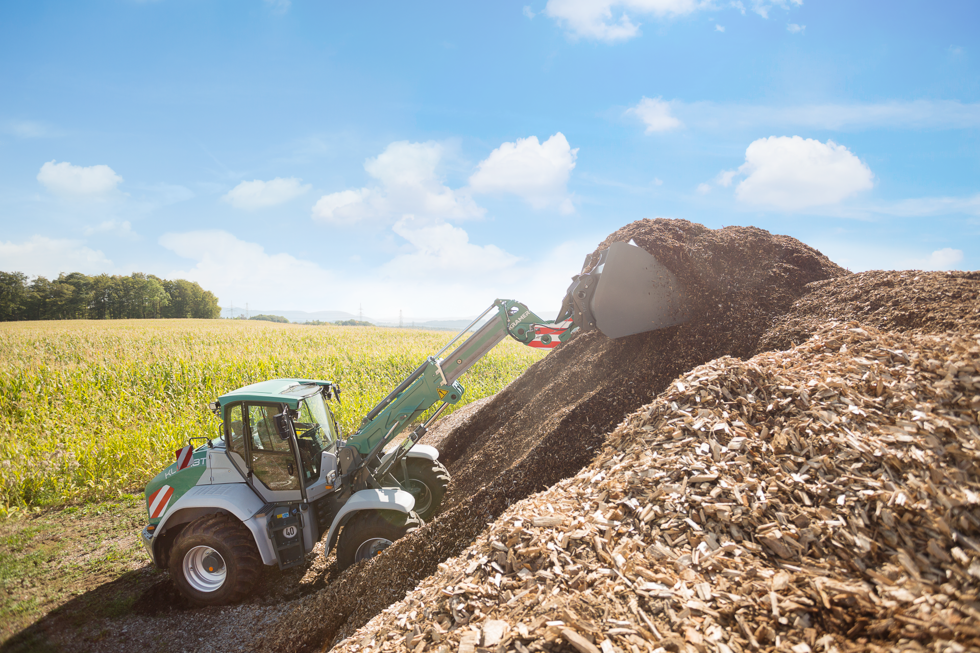 The Kramer telescopic wheel loader KL55.8T while working with wood chips.