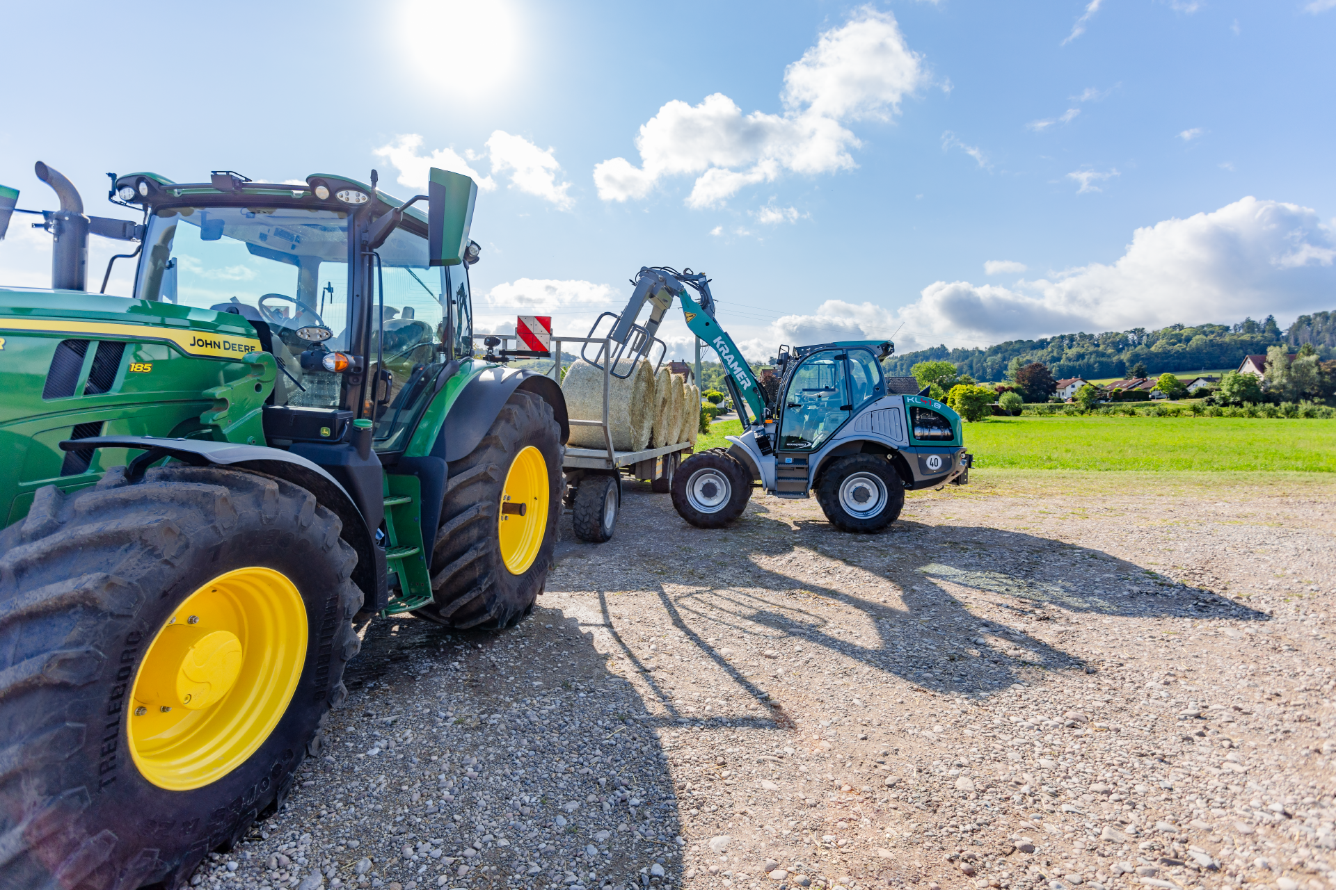 The Kramer wheel loader KL41.8 while transporting bales.